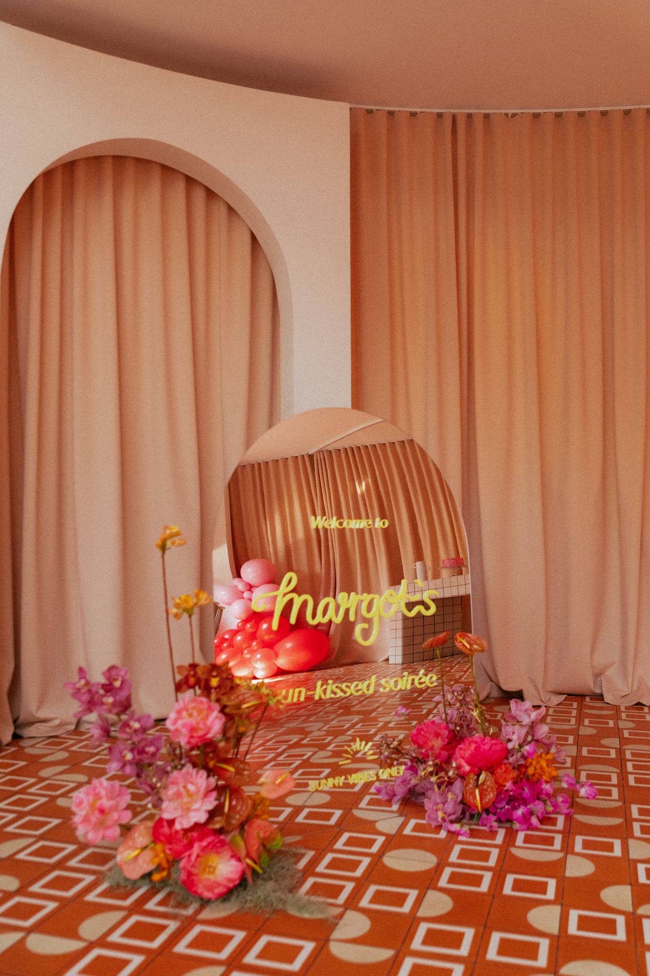 Bridal shower in full colour / Le Soleil