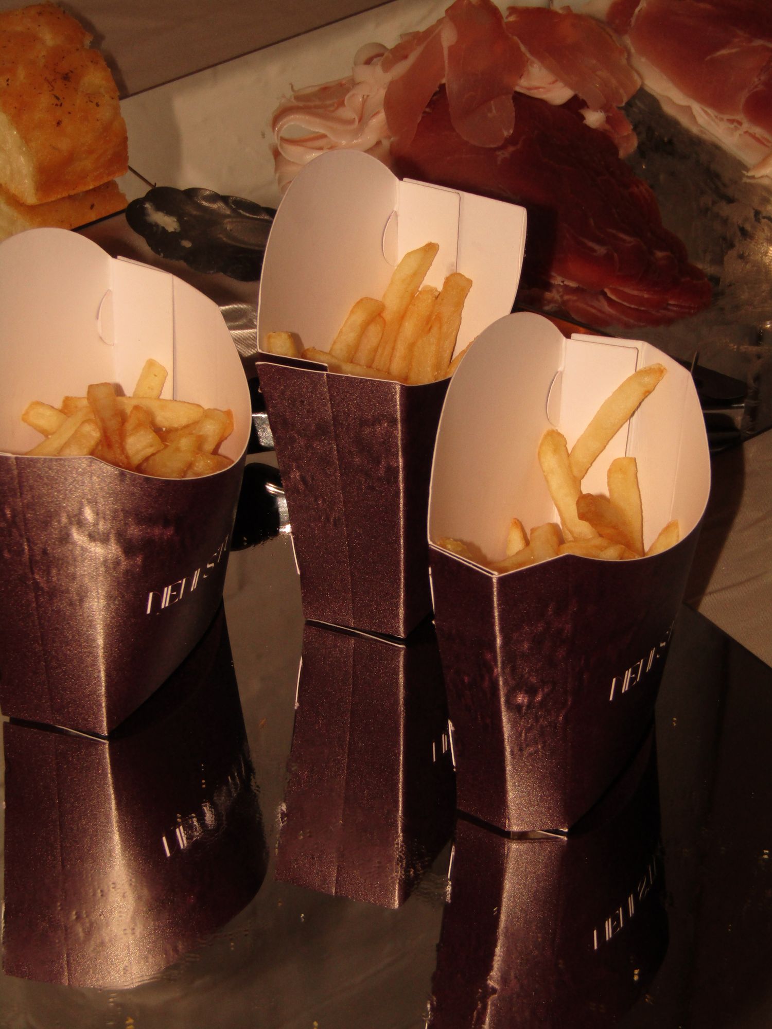 Launch night, served in burgundy / Neni Studios