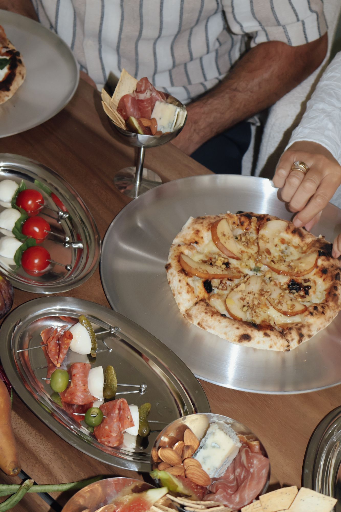 Pizza, served / Signorino Pizza